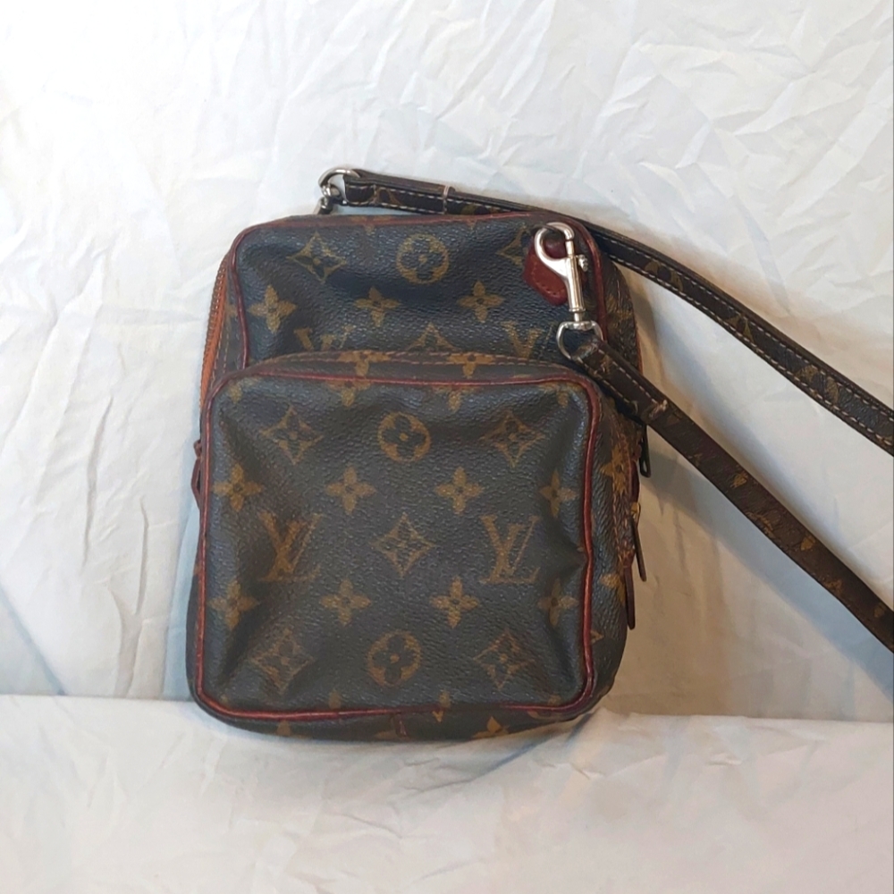 Vintage Louis Vuitton crossbody bag💗